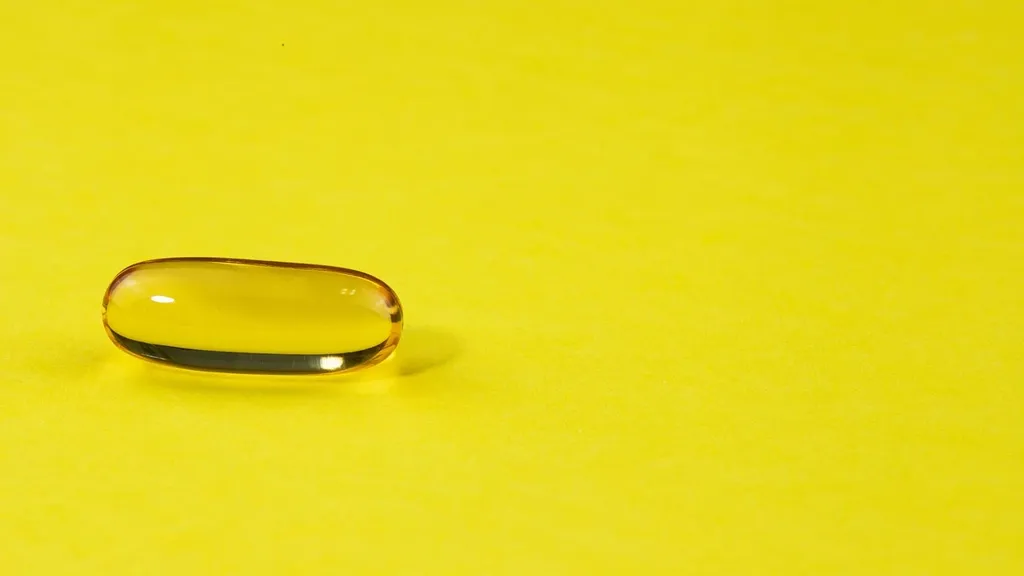 Image d'illustration de l'article de blog du site actifi50.com qui a pour titre : "Dosage Tongkat Ali : ce que vous devez absolument savoir." Cette illustration montre des personnages énergiques en pleine forme, illustrant les bienfaits du Tongkat Ali.
