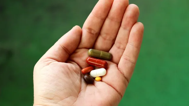 Image qui illustre l'article de blog : Tongkat Ali effets secondaires : la liste complète. Vous êtes un homme de 50 ans ou plus et vous cherchez des solutions naturelles pour améliorer votre vitalité et votre vie sexuelle ? Vous avez peut-être entendu parler du Tongkat Ali, mais vous vous demandez quels en sont les effets secondaires et si ce complément est vraiment fait pour vous ?